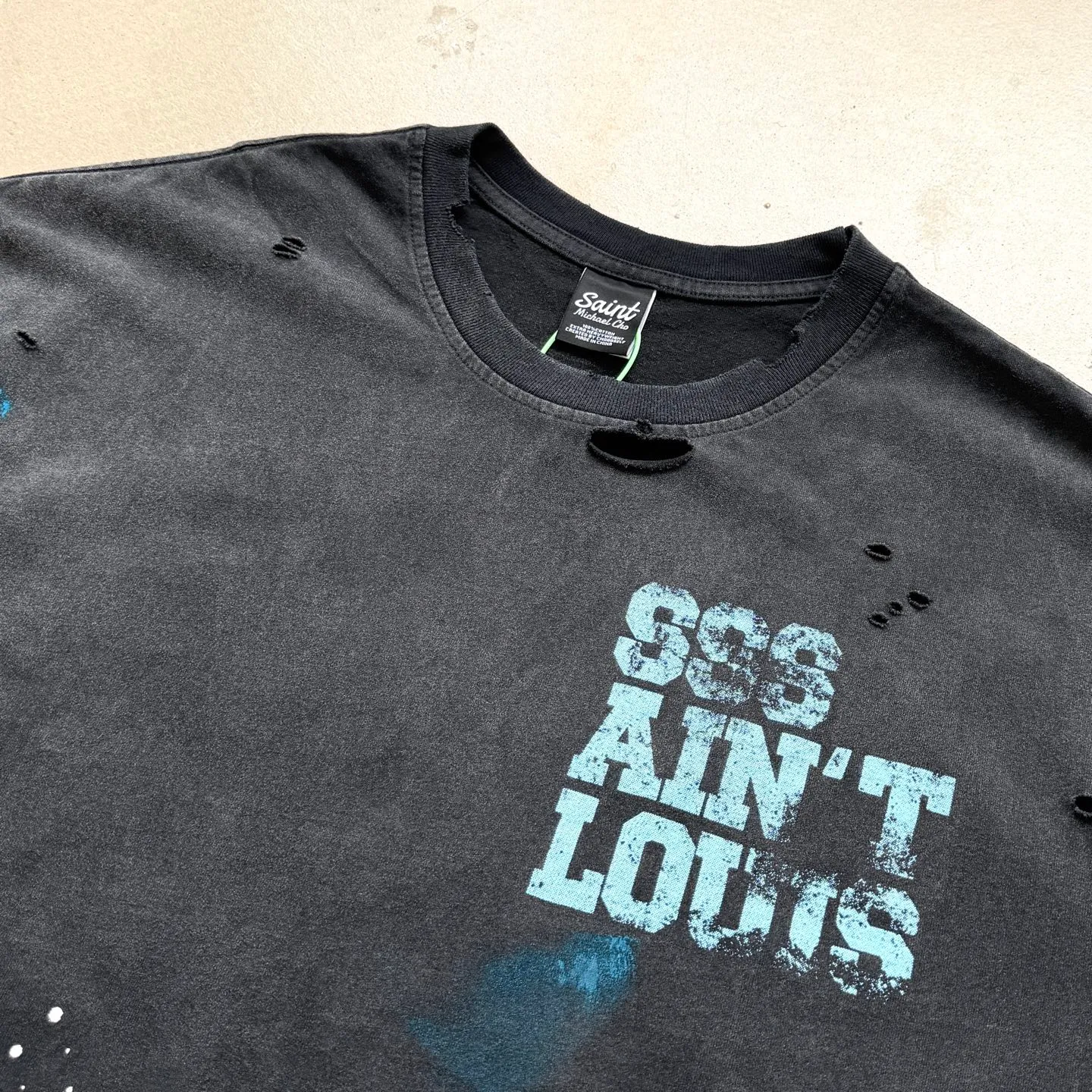 P138 #【Two Colors】CTS-108 Saint Street Dirty street graffiti style T-shirt. Ready-made hand-painted splash ink + multi-position manual destruction + heavy Assute fermentation mill spray horse wash process. Full of retro and high-end feeling. Size: S M L XL